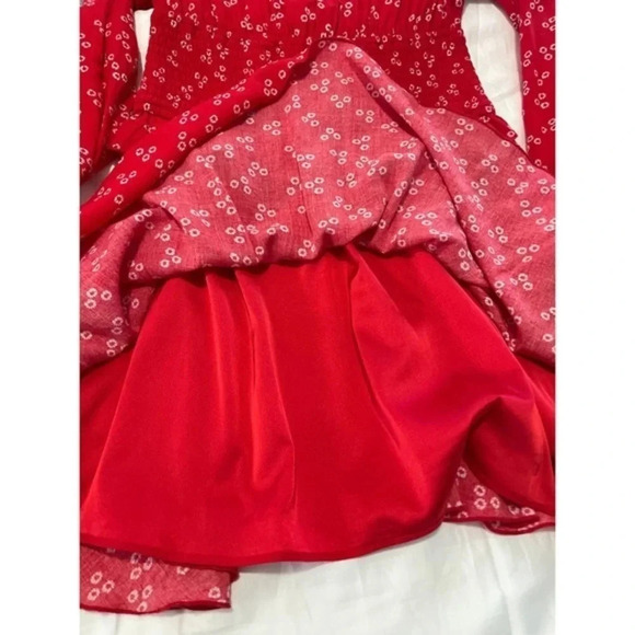Finders Keepers‎ Frida Dress Women’s Size XS Red Ditsy Doo Smocked Floral Mini - Picture 10 of 14